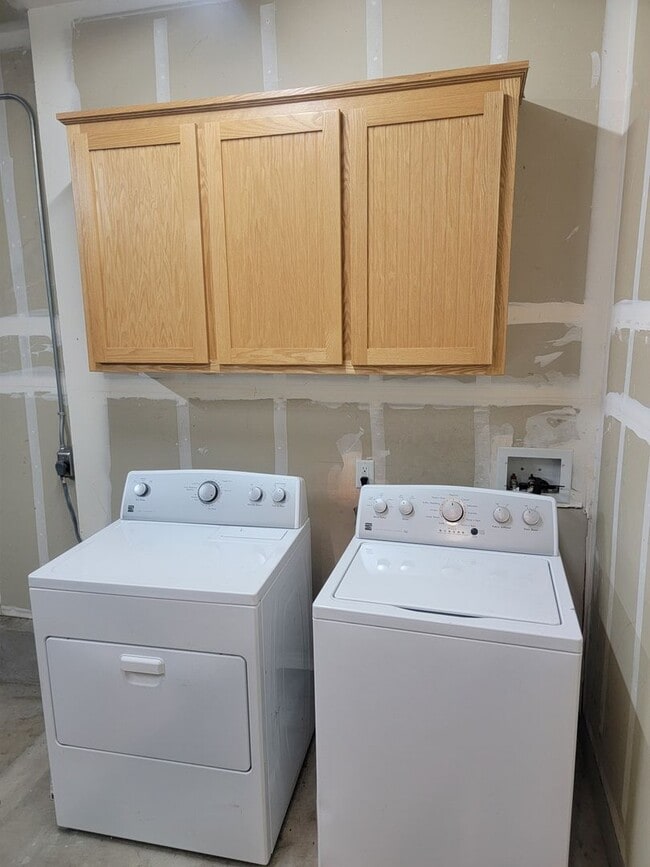 Building Photo - Adorable 2 bedroom 2 bath home