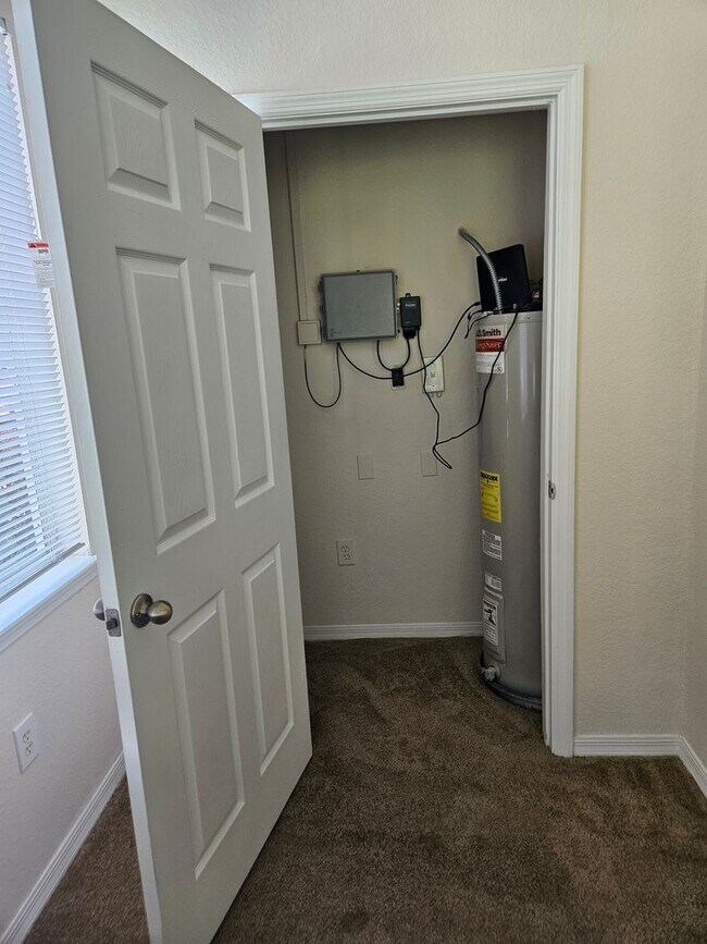 Building Photo - Beautiful First Floor, 1 Bedroom, 1 Bath, corner unit for rent in the Enclave of New Tampa