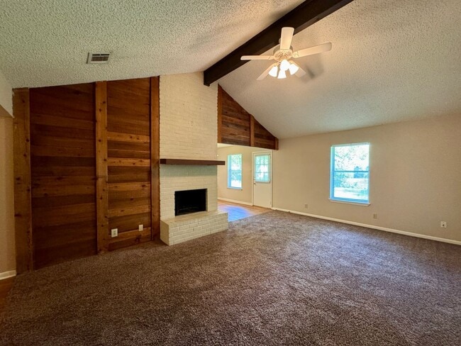 Building Photo - Single Family Home *LEASING SPECIAL AVAILA...