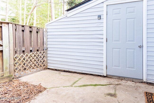 Building Photo - 7195 Sandy Creek Dr