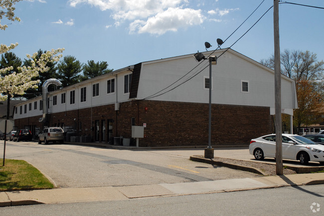 Building Photo - Pequannock Mini Mall Apartments