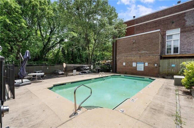 Building Photo - 1031 State St NW