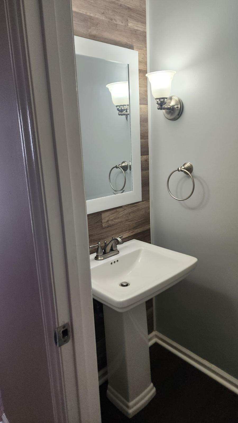 Half bath - 136 Oakmont Dr