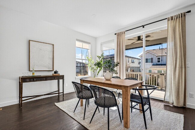 Building Photo - 6311 Stable View St