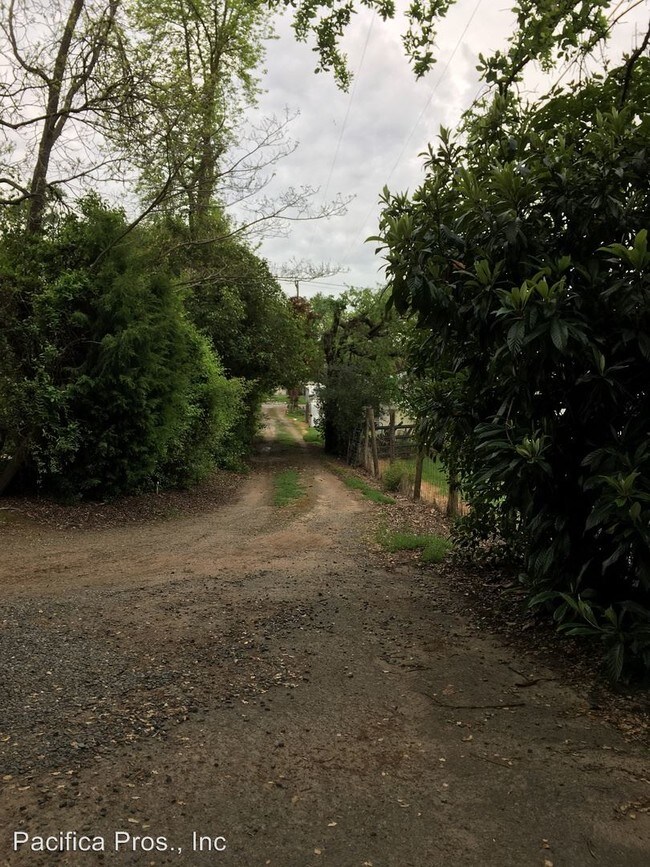 Building Photo - 7521 Kalamazoo Dr