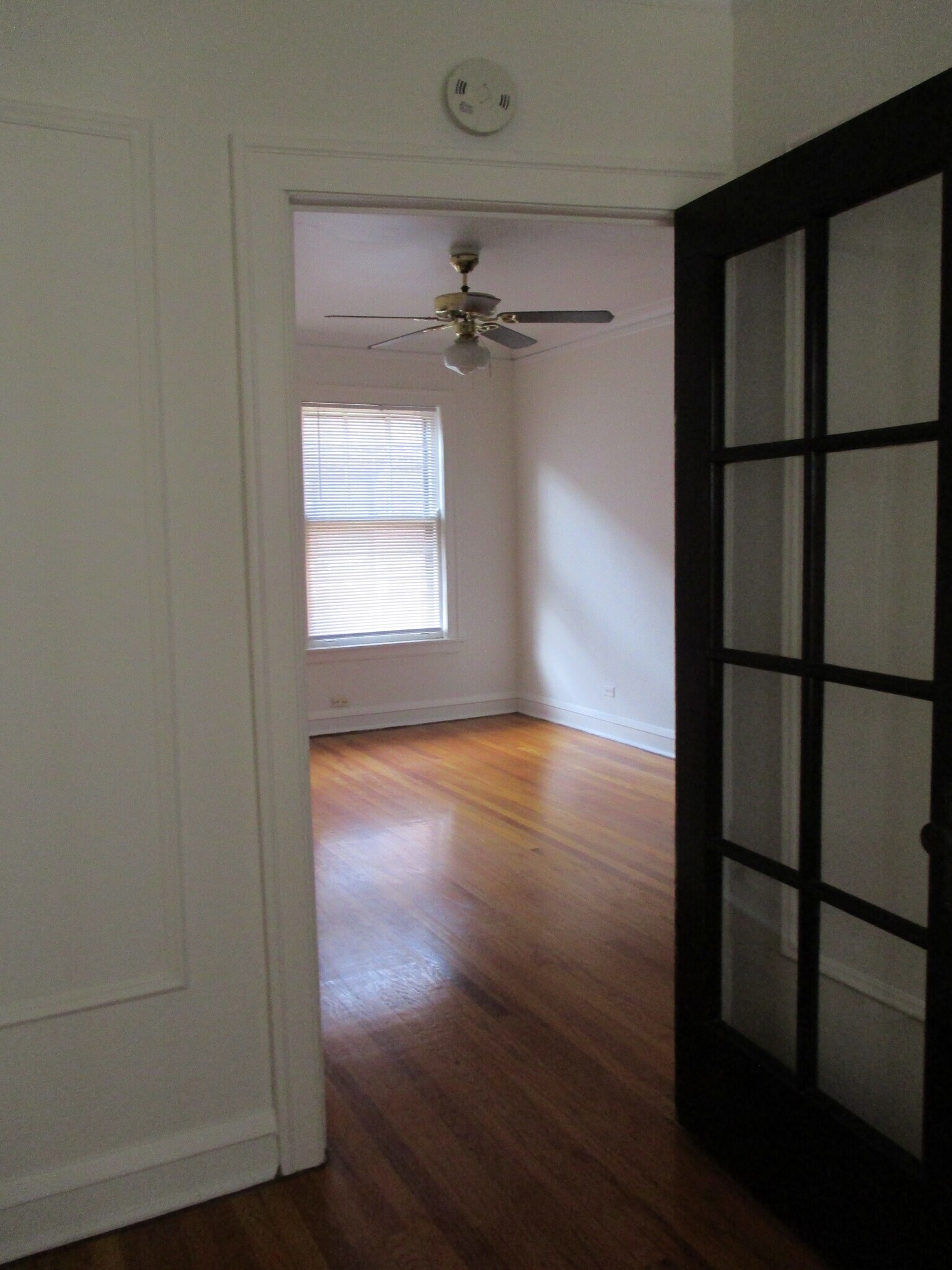 Building Photo - 921 W Oakdale Ave