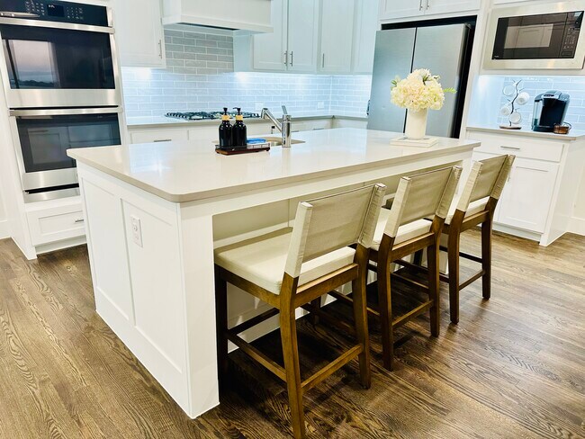 Building Photo - 512 Secretariat Dr