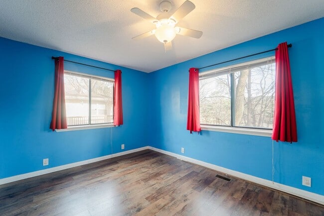 Building Photo - Spacious 3 Bedroom, 3 Bath Two story home!!
