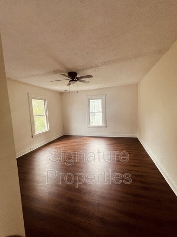 Building Photo - 102 W Lancaster Rd