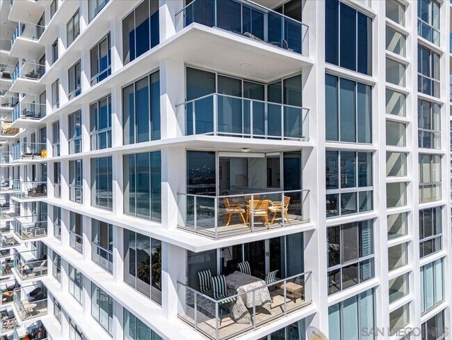 Building Photo - 1830 Avenida Del Mundo