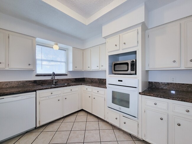 Building Photo - 2710 Quail Creek Dr