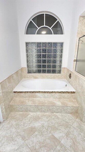 Building Photo - 8252 NW 44th St