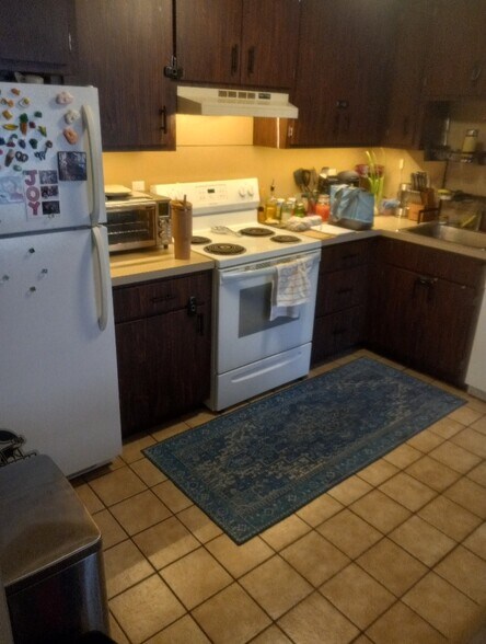 Building Photo - 566 Washington St