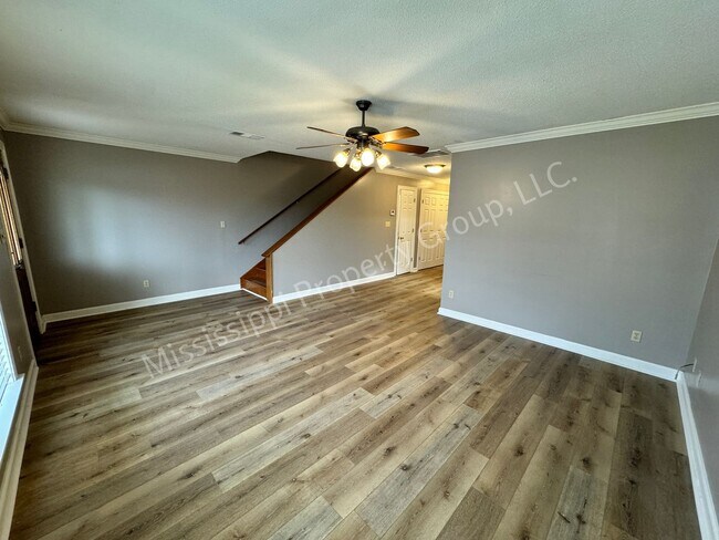 Building Photo - 402 Saddle Creek Dr