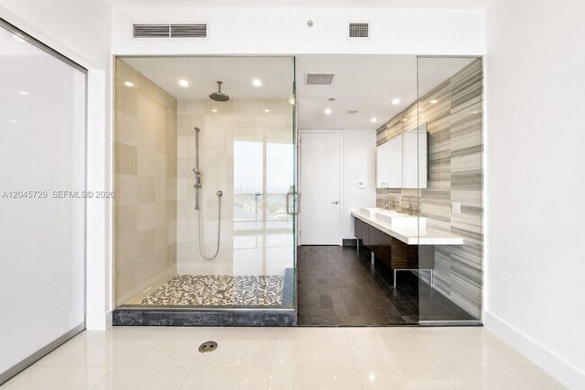 Building Photo - 1100 Biscayne Blvd