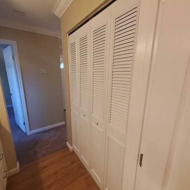 Building Photo - Sparkling Upgrades & Convenient Pleasant H...