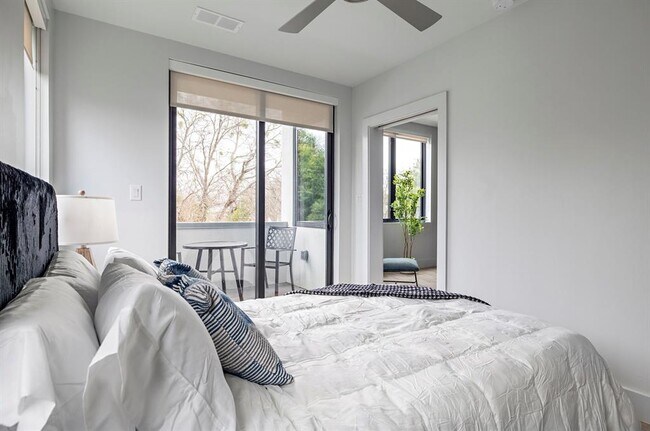 Building Photo - 5515 Humming Bird Ln