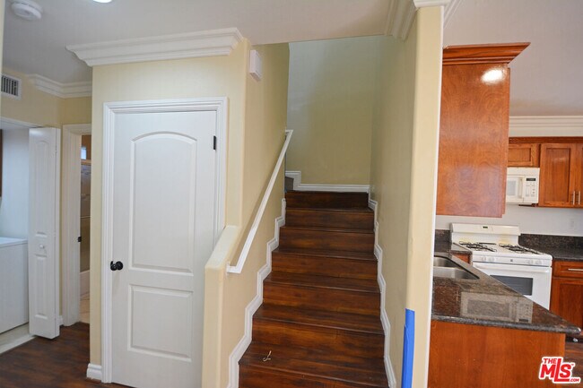 Building Photo - 1432 1/2 Ricardo St