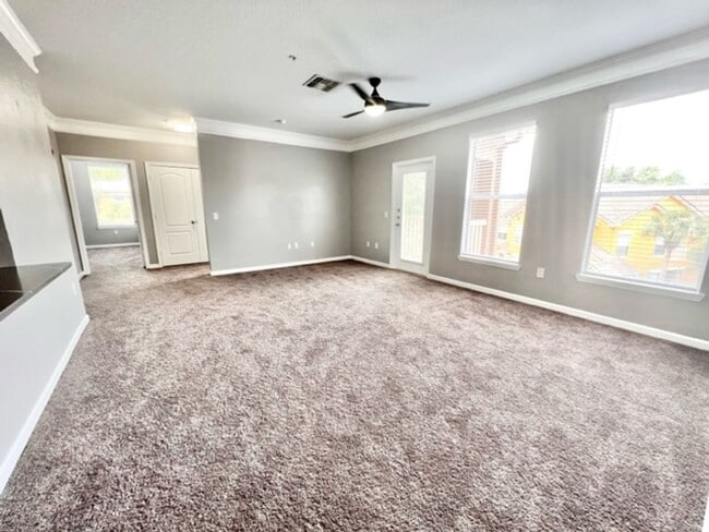 Building Photo - Orlando - 3 Bedroom, 2 Bathroom - $1,745.00