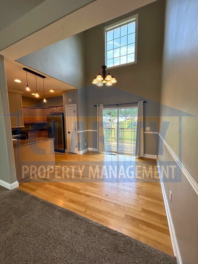Building Photo - 3131 Pin Oaks Cir NE