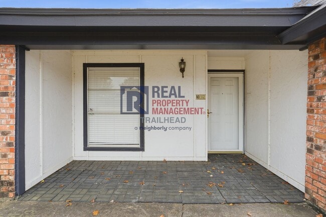 Building Photo - Updated 3-Bedroom Home with Large Fenced Yard in a Great Location