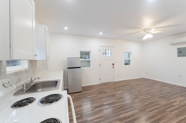 Building Photo - 6500 Nathan Ave