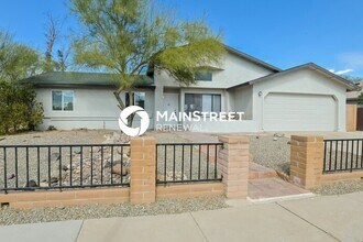 Building Photo - 3 Bedroom Pet-Friendly Home in Tucson, AZ with Main Street Renewal