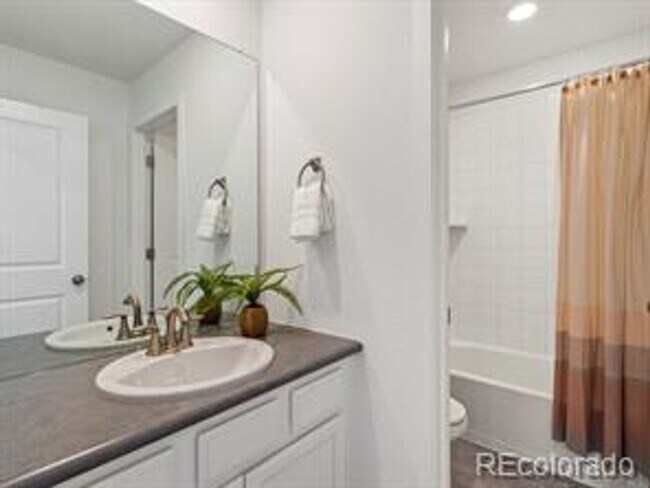 Building Photo - ***Beautiful 4 bed 3 bath nearly-new home ...