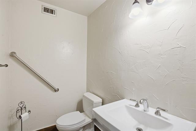 Building Photo - 6623 Orangewood Dr