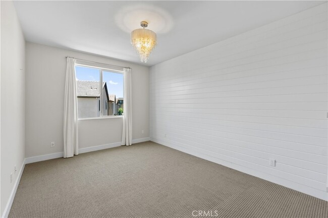 Building Photo - 156 Chorus