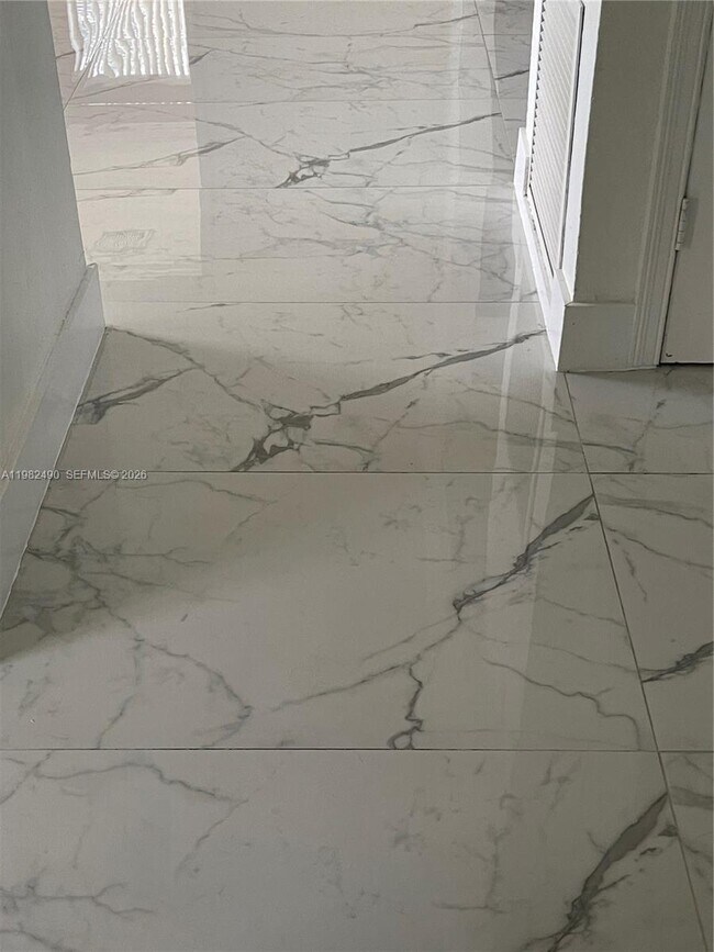 Building Photo - 881 NE 156th Terrace