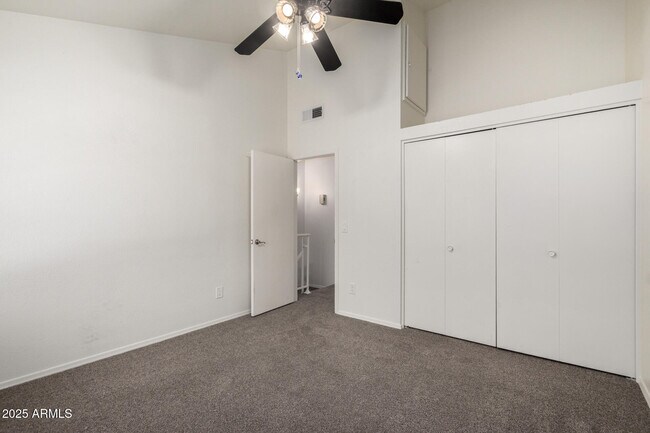 Building Photo - 921 W University Dr