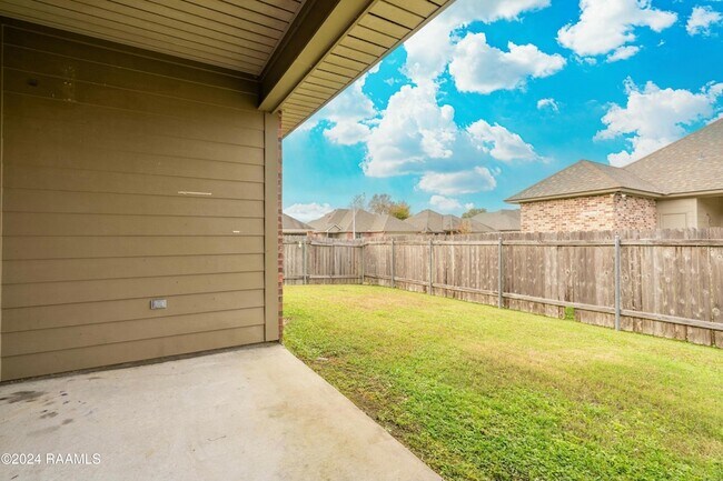 Building Photo - 101 Tara Oak Dr
