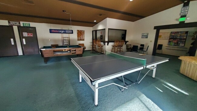 Building Photo - NEW PHOTOS COMING SOON!1 BDRM Kings Run Co...