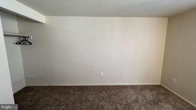 Building Photo - 744 Summit Chase Dr