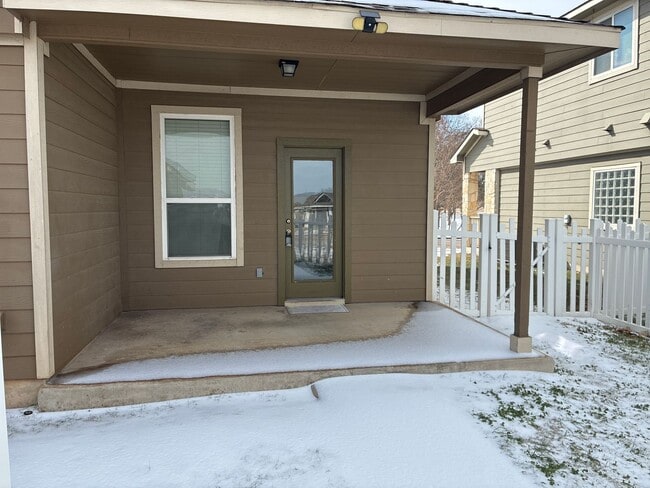 Building Photo - Beautiful 3BR 2.5BA Home w/ Community Pools and Trails • Granite Counters • Detached 2-Car in  Tu...