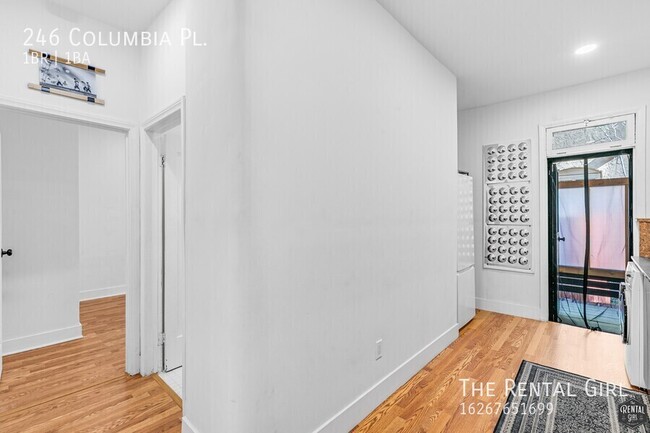 Building Photo - 246 Columbia Pl