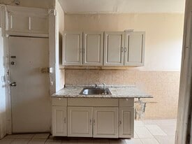 Building Photo - 46 Saint Pauls Ave