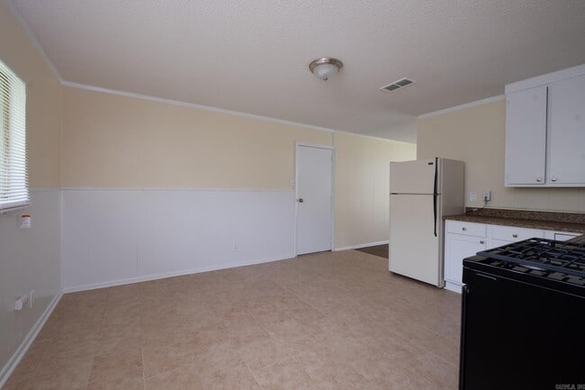 Building Photo - 7815 Moore Dr