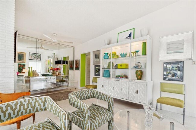 Building Photo - 425 Bayshore Dr