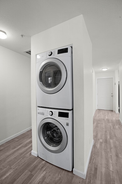 Washer/Dryer Included - 2076 Mesquite Ln