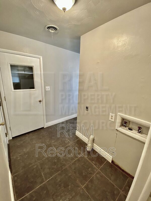 Building Photo - 3024 SW 66th St