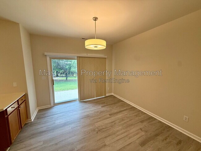 Building Photo - 414 Walnut Woods Dr