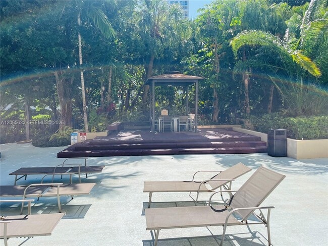 Building Photo - 1450 Brickell Bay Dr