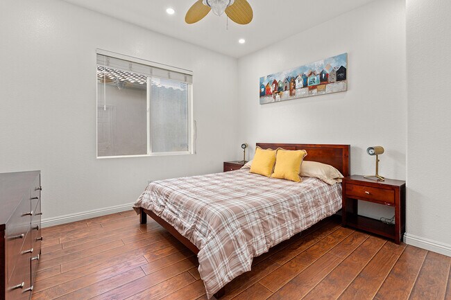 Building Photo - 7116 Torrey Mesa Ct