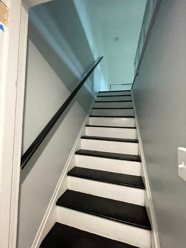 Building Photo - 112 S Main St