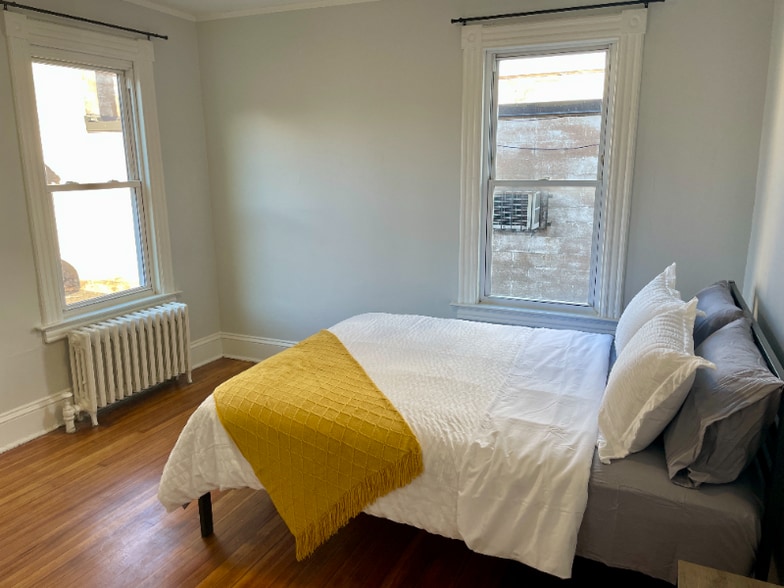 Building Photo - 451 New Park Ave