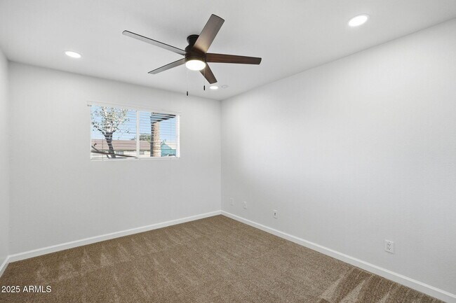 Building Photo - 233 E Huntington Dr