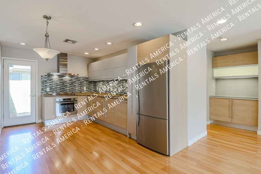 Building Photo - 1850 E Maryland Ave