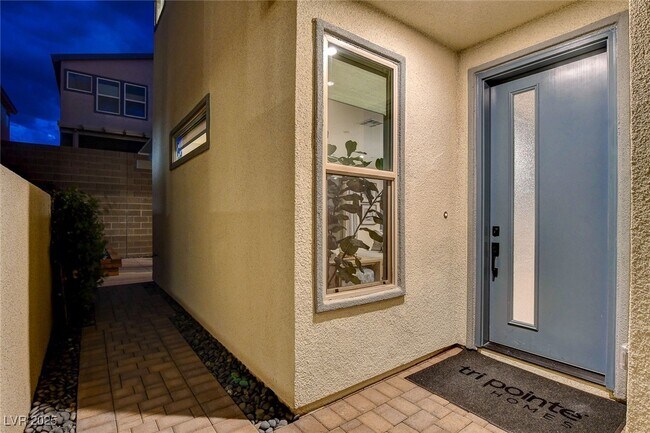 Building Photo - 3209 Vittoria Ave